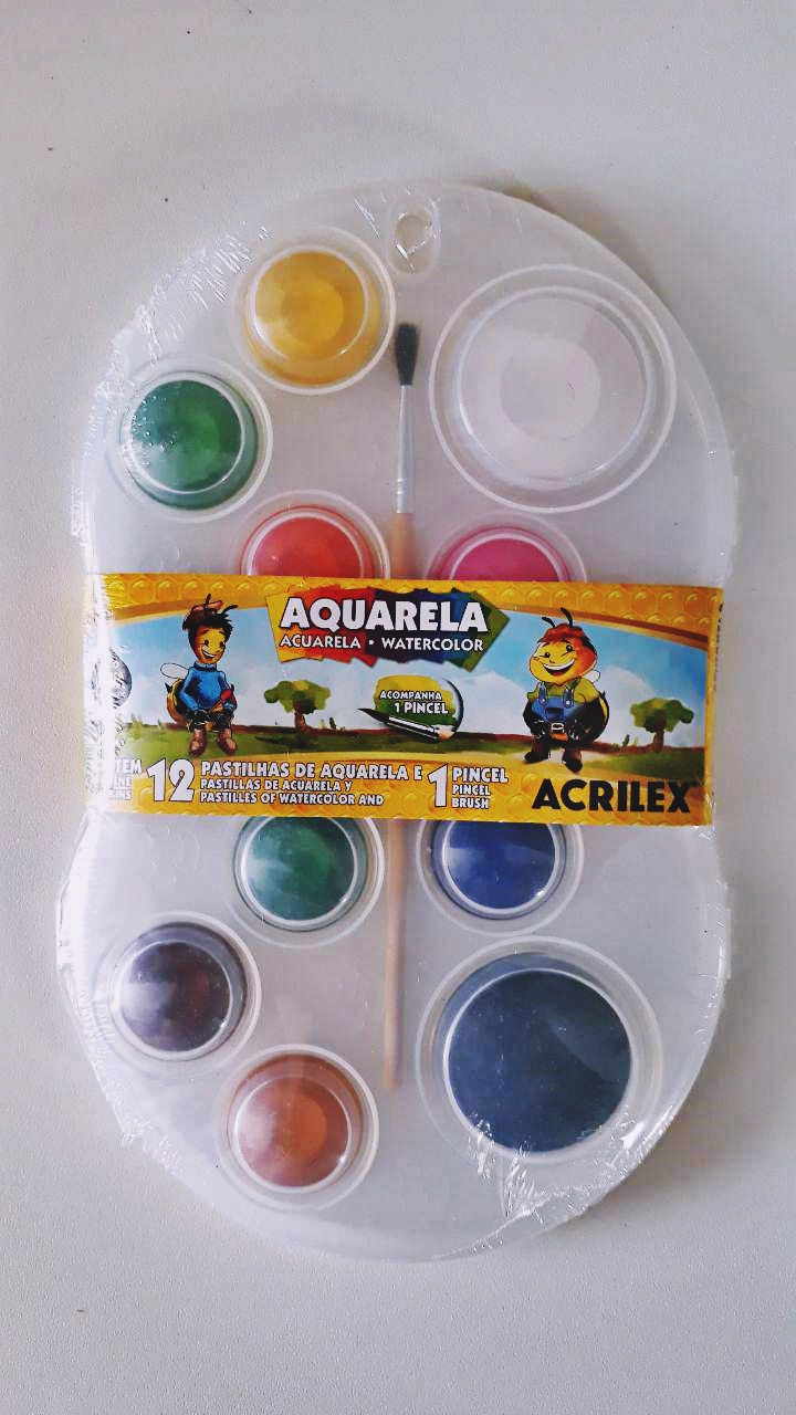 Aquarela da Acrilex de 12 pastilhas de cores e um pincel do tipo brush